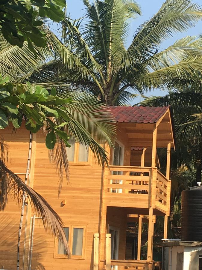 Tiara Fiesta Beach Cottages Morjim Exterior photo